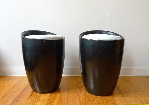 Deux tabourets plastique - deux, en