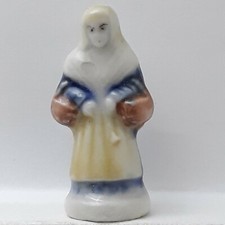 Fève Femme aux paniers santon en porcelaine Nordia Santibelli 2000 (B06E)