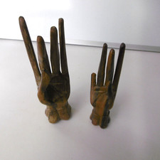 main porte bague sculpté en bois