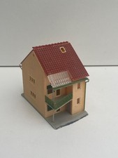 Maison HO balcon & auvent – maquette décor train miniature –
