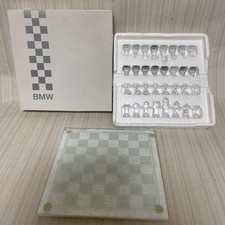 Jeu d'échecs en verre BMW