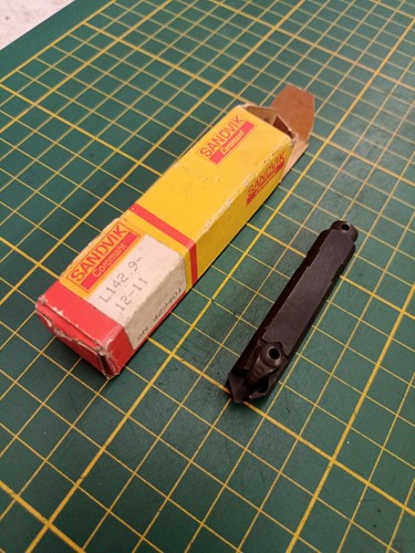 Porte outils plaquette pour - à,
