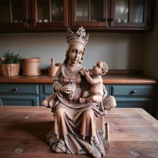 Sculpture en bois de la Vierge