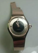 Tres belle Montre Dame Maty design - bracelet et boîtier plaque or - pile neuve