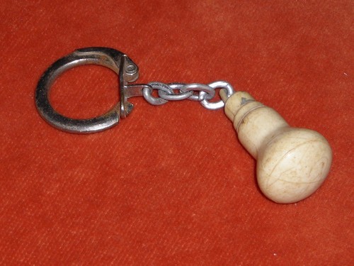 Porte clés key ring - porte-clés, ampoule