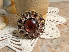 Broche dôme ancienne verre cristal rose violet plaqué or