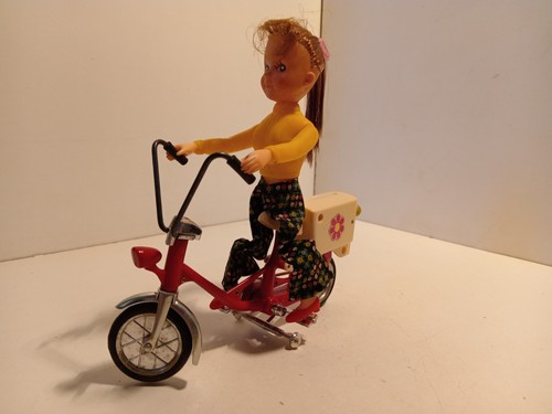 Daiya femme sur velo - jn,