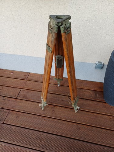 Beau trepied bois - bois, et