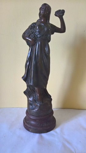 Statuette femme régule - en,