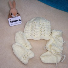 Coffret cadeau bébé tricoté