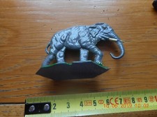 elephant en plomb avec couleur