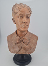 "Buste De Femme En Terre