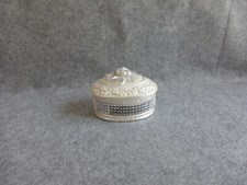 boite à bijoux en porcelaine et perles