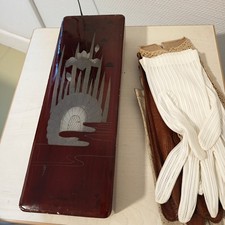 Ancienne boite à gants bois laqué avec signature et gants