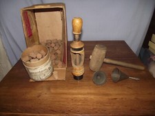 Ancienne bouchonneuse en bois