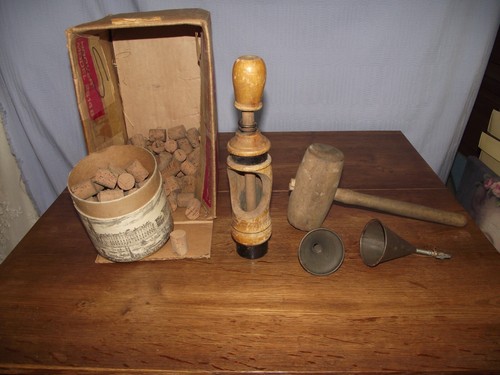 Ancienne bouchonneuse bois - ancienne,