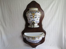 fontaine murale en céramique,décor desvres