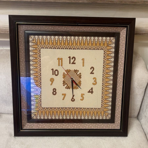 Horloge murale brodée la - brodée,