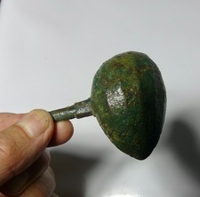 Objet gallo romain . Cuillère en bronze  . 