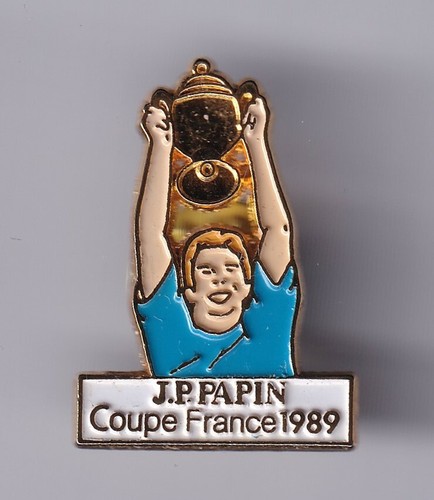 Rare pins pin football - rare,