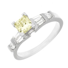 Vintage Style 2.60 Cts Diamant Taille Princesse 18K Or Certifié GIA Chic Yellow