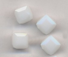 SITE  FRANÇAIS.....   3 Perles cubes Swarovski 6 mm ( 5601 ) WHITE ALABASTER