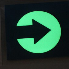 3x Petit sticker flèche PHOSPHORESCENT Lumineux la nuit luminous H : 45 mm