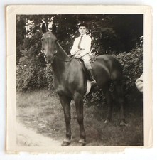 Garçon monte grand cheval, Kermesse - Photo vintage juin 1960