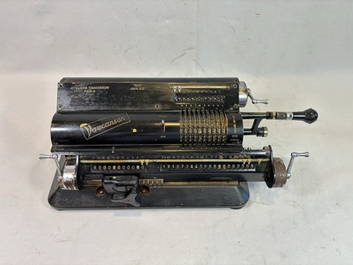Ancienne machine calculer - à,