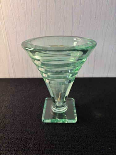Vase tronconique vert clair - , en