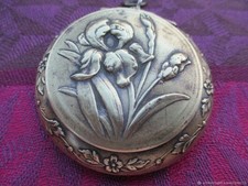 Boîte ancienne à pendentif