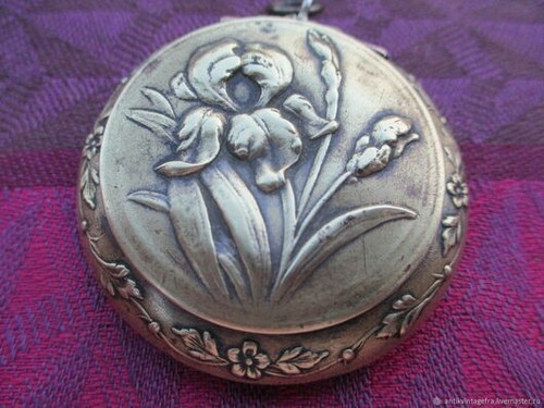 Boîte ancienne pendentif - à,