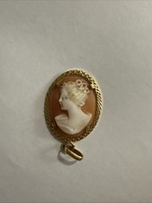 Pendentif ancien en or jaune et camée