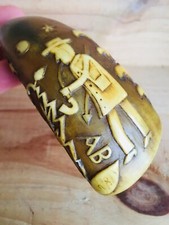 Corne de berger richement sculptée et datée 1781, superbe objet d'art populaire