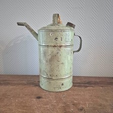 Bidon de pétrole vintage