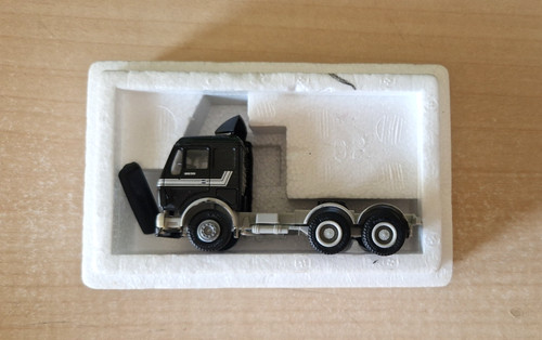 Tracteur routier noir - , herpa