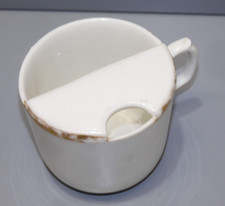 -ANCIENNE TASSE A MOUSTACHE PORCELAINE BLANCHE Bordure dorée jus grenier    D