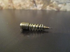 Vis de richesse de carburateur