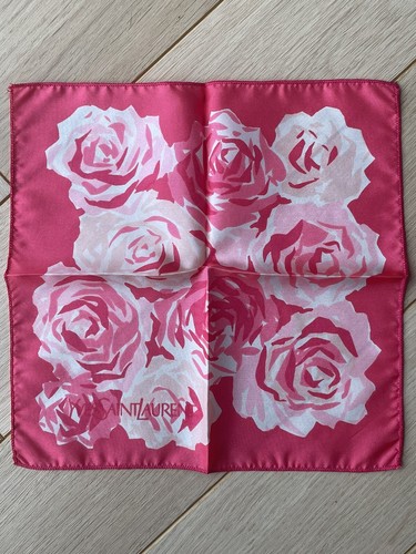 Foulard yves saint - saint, laurent