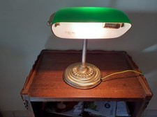 Très jolie lampe de bureau dit " lampe de notaire " laiton acier chromé verre