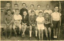 PHoto d'un groupe de garçons à identifier Classe Ecole ? Drapeau des scouts ?