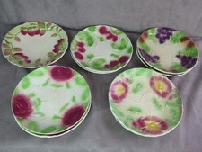 Ensemble de NEUF ASSIETTES en