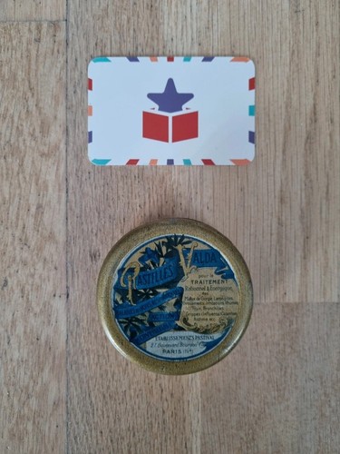 Ancienne boîte publicitaire