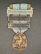 FRANCE 2é GM-MEDAILLE COMMEMORATIVE DE LA GUERRE DE 1939-1945 AVEC BARETTES
