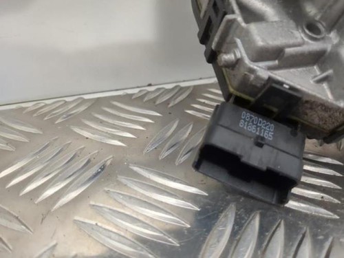 Moteur essuie glace avant