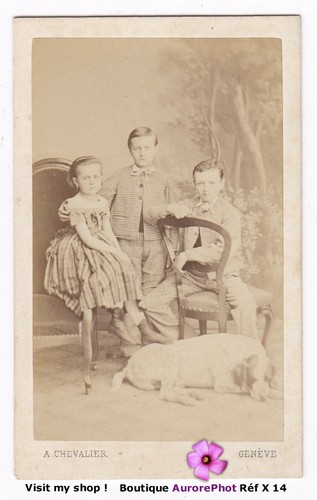 Enfants pose avec - enfants, chien