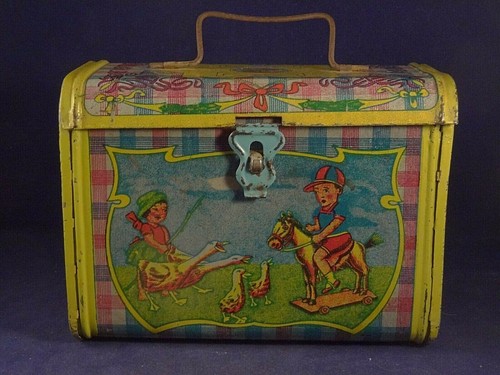 Ancienne boîte fer panier
