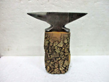 MINI ENCLUME EN METAL SUR PLOT EN BOIS DE SANTONNIER