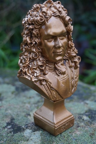 Re0348 style bronze figurine - ,