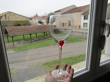 Verre a vin luminarc modèle Drip rouge